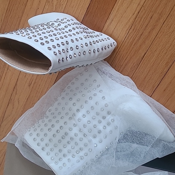Women bling boots white. 6.5 size. - Picture 4 of 4